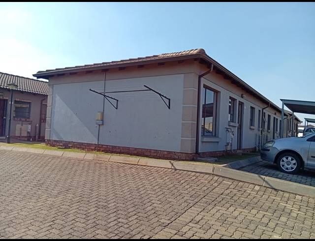 2 BEDROOM TOWNHOUSE FOR SALE IN DAWN PARK